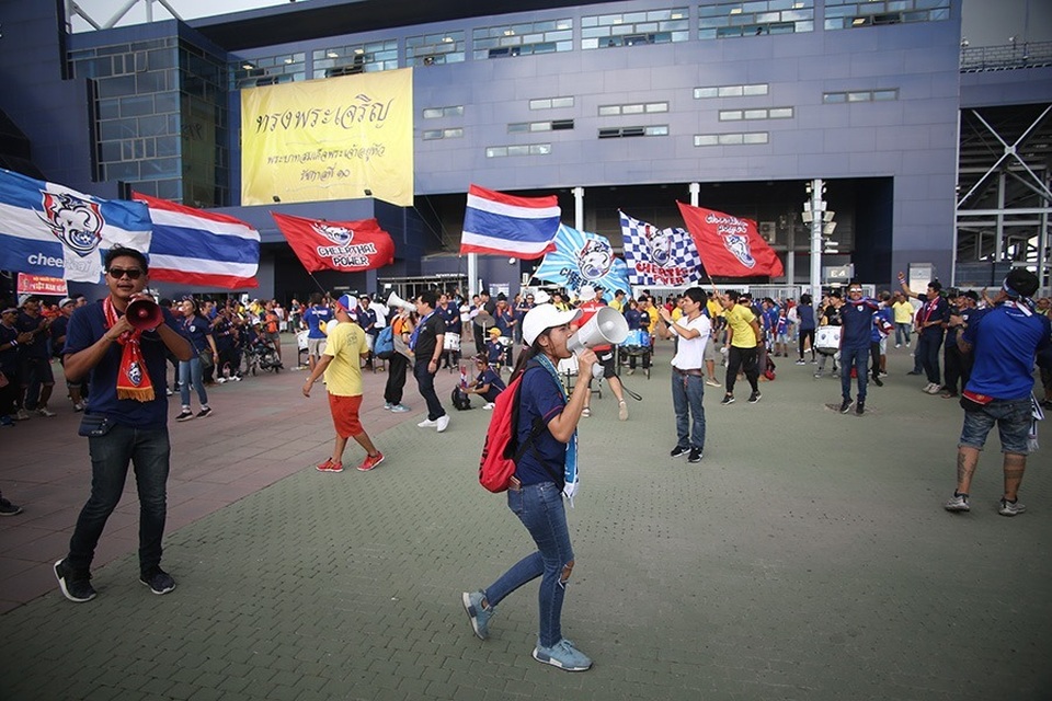 Sắc đỏ cổ động viên Việt Nam tràn ngập sân Chang Arena - 1 Sắc đỏ cổ động viên Việt Nam tràn ngập sân Chang Arena - 1