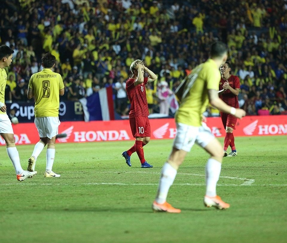 Thái Lan 0-1 Việt Nam: Bàn thắng phút bù giờ của Anh Đức - 10 Thái Lan 0-1 Việt Nam: Bàn thắng phút bù giờ của Anh Đức - 10