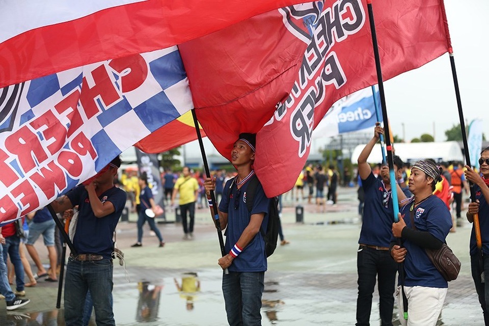 Sắc đỏ cổ động viên Việt Nam tràn ngập sân Chang Arena - 3 Sắc đỏ cổ động viên Việt Nam tràn ngập sân Chang Arena - 3