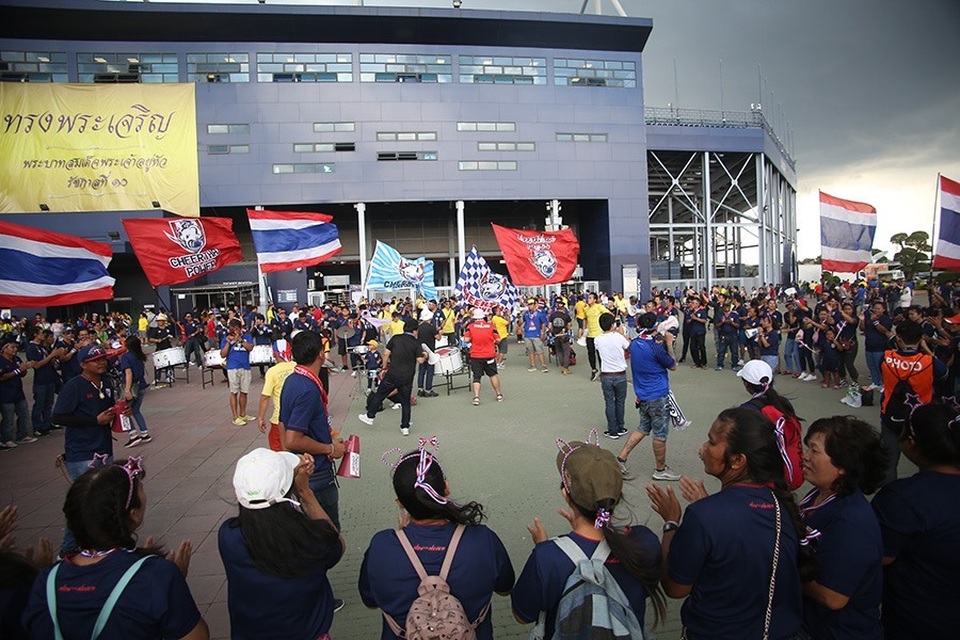 Sắc đỏ cổ động viên Việt Nam tràn ngập sân Chang Arena - 7 Sắc đỏ cổ động viên Việt Nam tràn ngập sân Chang Arena - 7