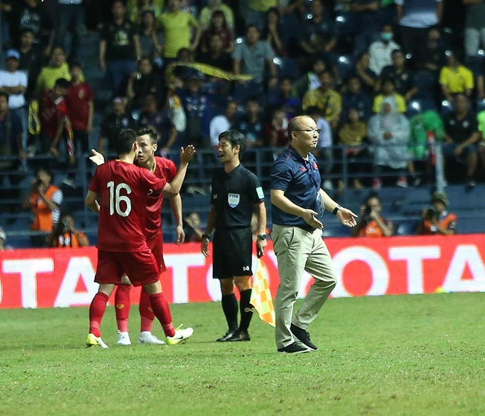 Thái Lan 0-1 Việt Nam: Bàn thắng phút bù giờ của Anh Đức - 8 Thái Lan 0-1 Việt Nam: Bàn thắng phút bù giờ của Anh Đức - 8