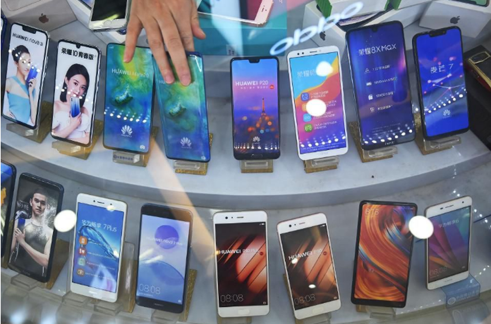 Huawei phản bác tin đồn cắt giảm sản xuất điện thoại thông minh - 1 Huawei phản bác tin đồn cắt giảm sản xuất điện thoại thông minh - 1