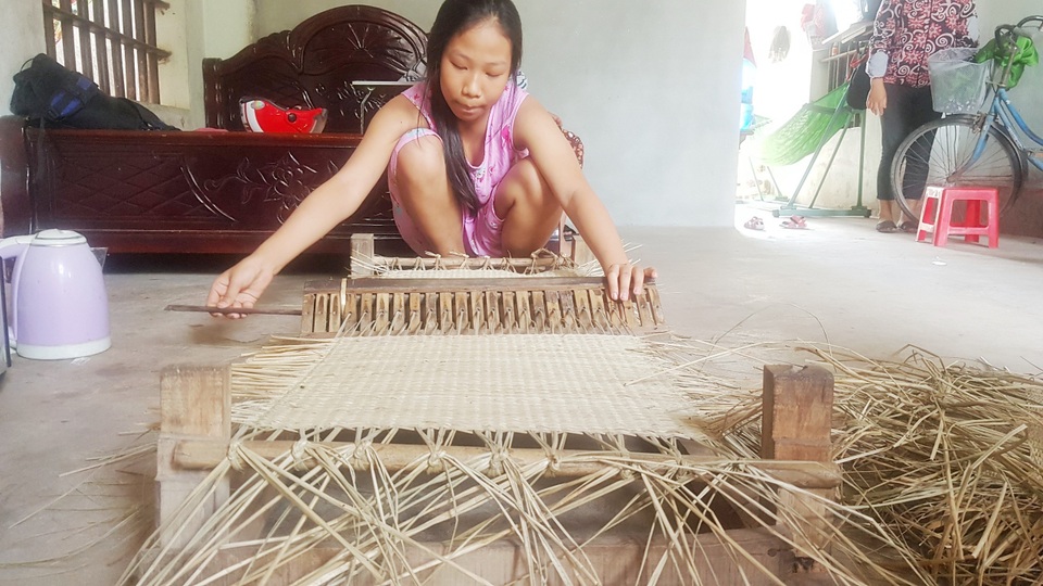 Mẹ con chị “Thơm Lupus ban đỏ” được bạn đọc giúp đỡ thêm 20 triệu đồng - 3 Mẹ con chị “Thơm Lupus ban đỏ” được bạn đọc giúp đỡ thêm 20 triệu đồng - 3