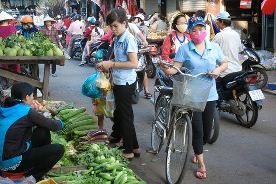 Công nhân chật vật trăm bề - 1 Công nhân chật vật trăm bề - 1