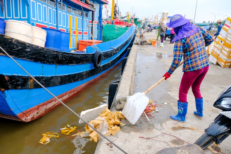 Triển lãm ảnh đầu tiên về rác thải nhựa Hãy cứu biển ở Việt Nam - 12 Triển lãm ảnh đầu tiên về rác thải nhựa Hãy cứu biển ở Việt Nam - 12