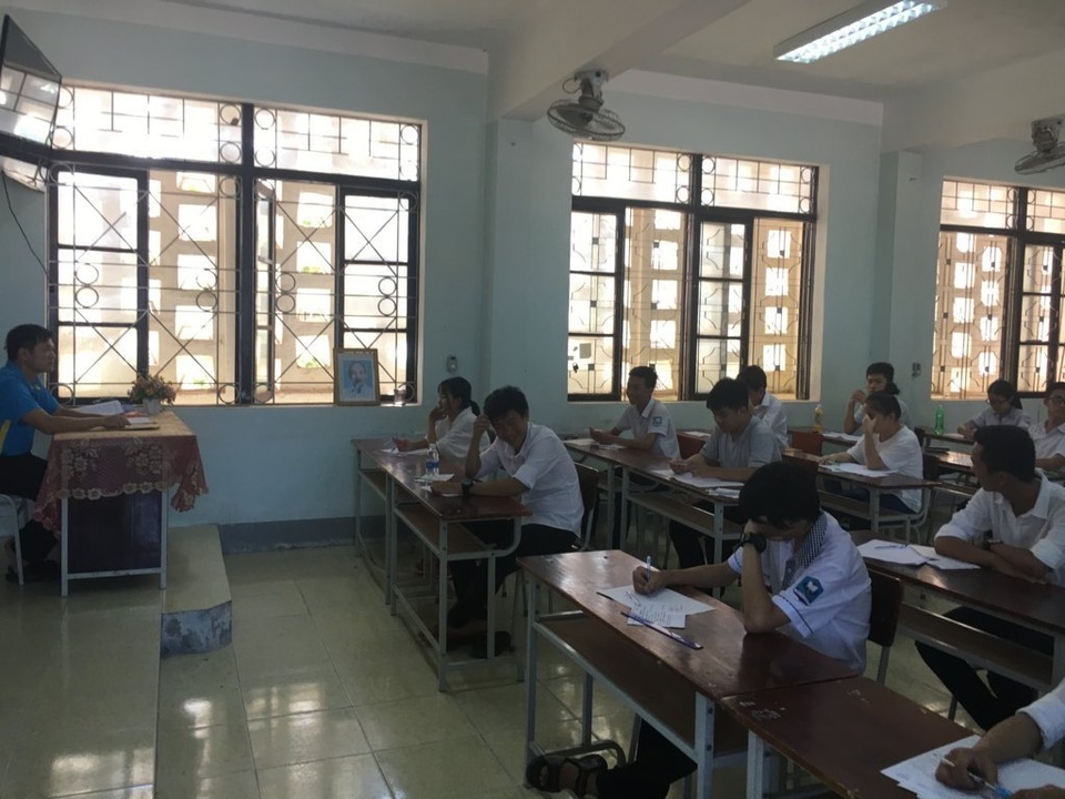 Thi lại Văn vào lớp 10 tại Quảng Bình: Nhiều thí sinh tiếc nuối vì làm bài không tốt bằng lần trước - 1 Thi lại Văn vào lớp 10 tại Quảng Bình: Nhiều thí sinh tiếc nuối vì làm bài không tốt bằng lần trước - 1