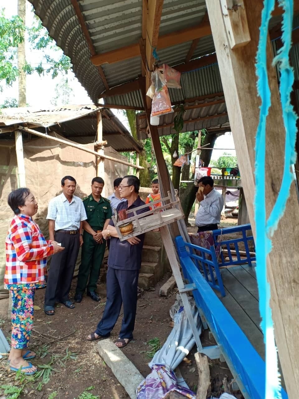 Gần 200 căn nhà miền Tây sập, tốc mái vì mưa giông - 2 Gần 200 căn nhà miền Tây sập, tốc mái vì mưa giông - 2