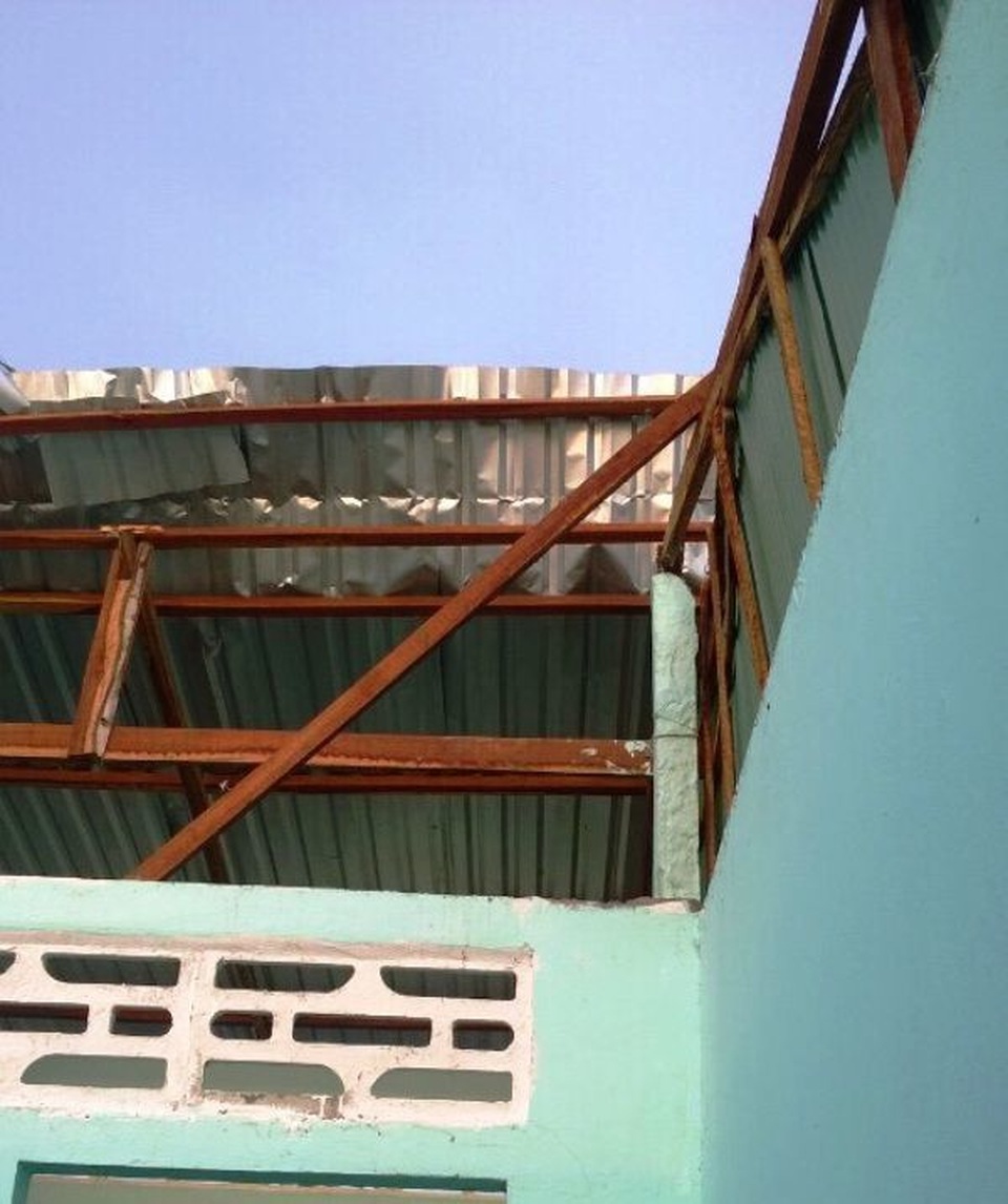 Gần 200 căn nhà miền Tây sập, tốc mái vì mưa giông - 1 Gần 200 căn nhà miền Tây sập, tốc mái vì mưa giông - 1