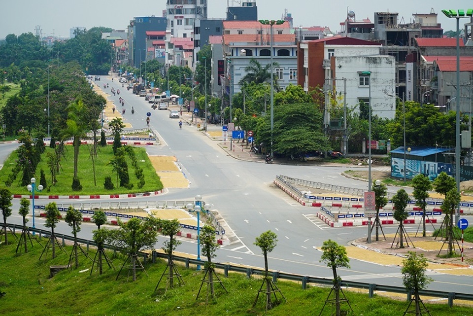 Cảnh phơi thóc chiếm phần lớn lòng đường ở Hà Nội - 10 Cảnh phơi thóc chiếm phần lớn lòng đường ở Hà Nội - 10