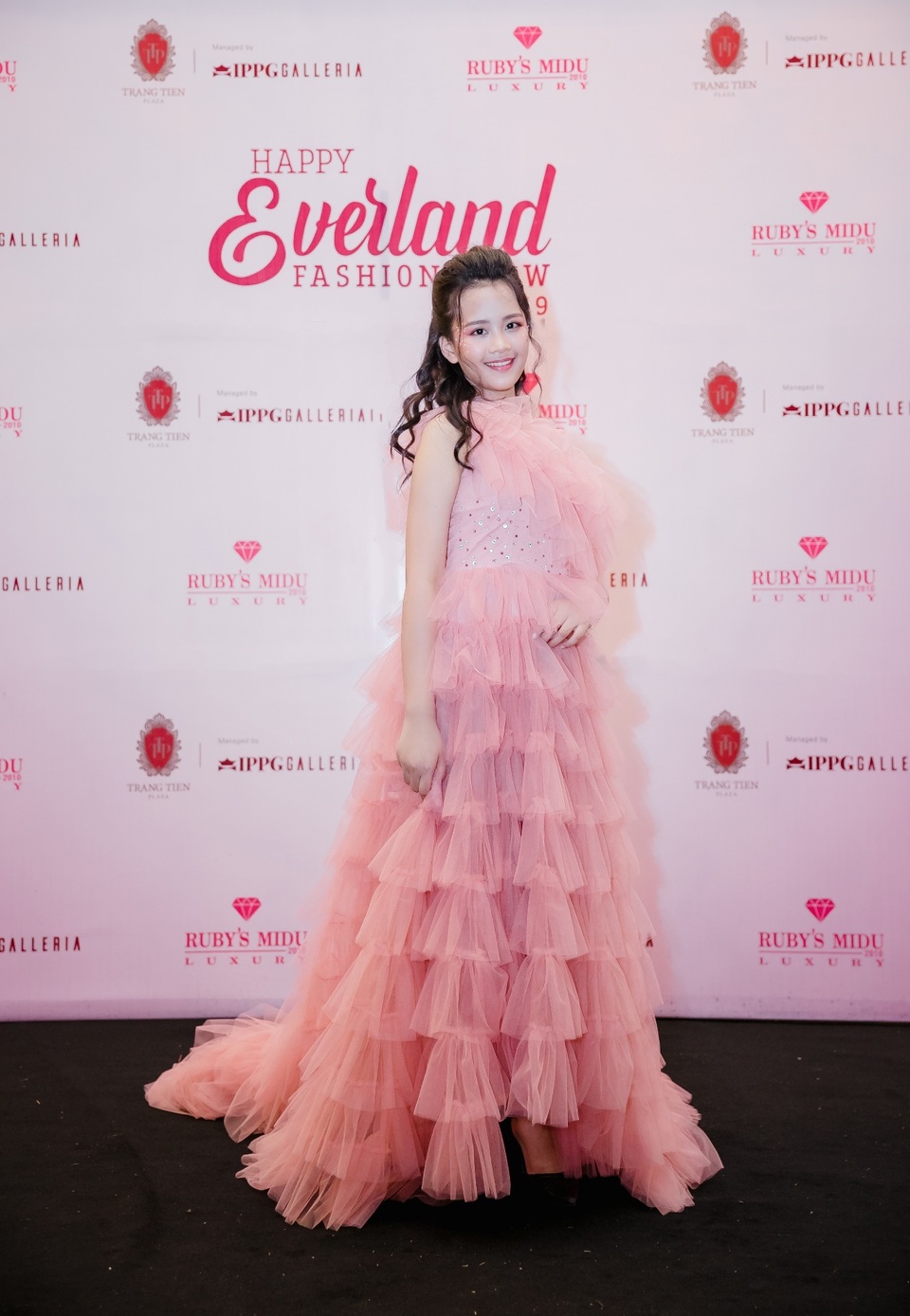 MC nhí Quỳnh Chi góp mặt trong chương trình thời trang nhân ngày lễ thiếu nhi với chủ đề “Barbie Girls” - 1 MC nhí Quỳnh Chi góp mặt trong chương trình thời trang nhân ngày lễ thiếu nhi với chủ đề “Barbie Girls” - 1