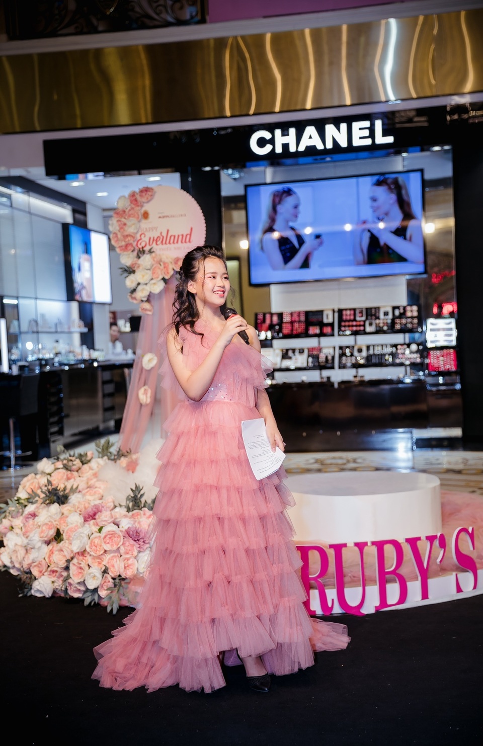 MC nhí Quỳnh Chi góp mặt trong chương trình thời trang nhân ngày lễ thiếu nhi với chủ đề “Barbie Girls” - 2 MC nhí Quỳnh Chi góp mặt trong chương trình thời trang nhân ngày lễ thiếu nhi với chủ đề “Barbie Girls” - 2