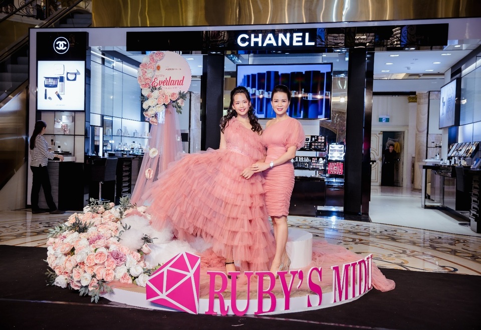 MC nhí Quỳnh Chi góp mặt trong chương trình thời trang nhân ngày lễ thiếu nhi với chủ đề “Barbie Girls” - 4 MC nhí Quỳnh Chi góp mặt trong chương trình thời trang nhân ngày lễ thiếu nhi với chủ đề “Barbie Girls” - 4
