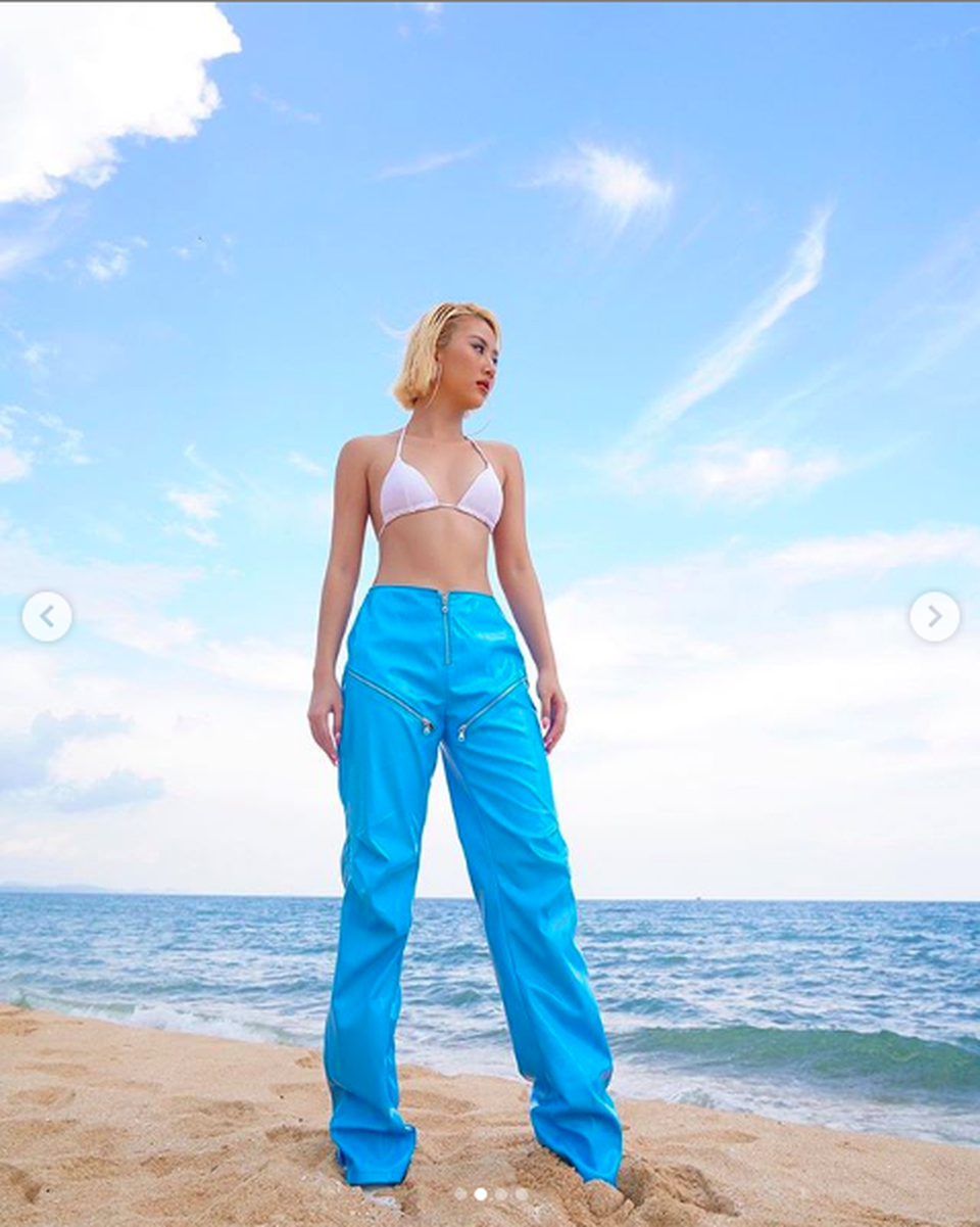 Hot girl Việt đua nhau khoe dáng nóng bỏng trên bãi biển mùa hè - 1 Hot girl Việt đua nhau khoe dáng nóng bỏng trên bãi biển mùa hè - 1