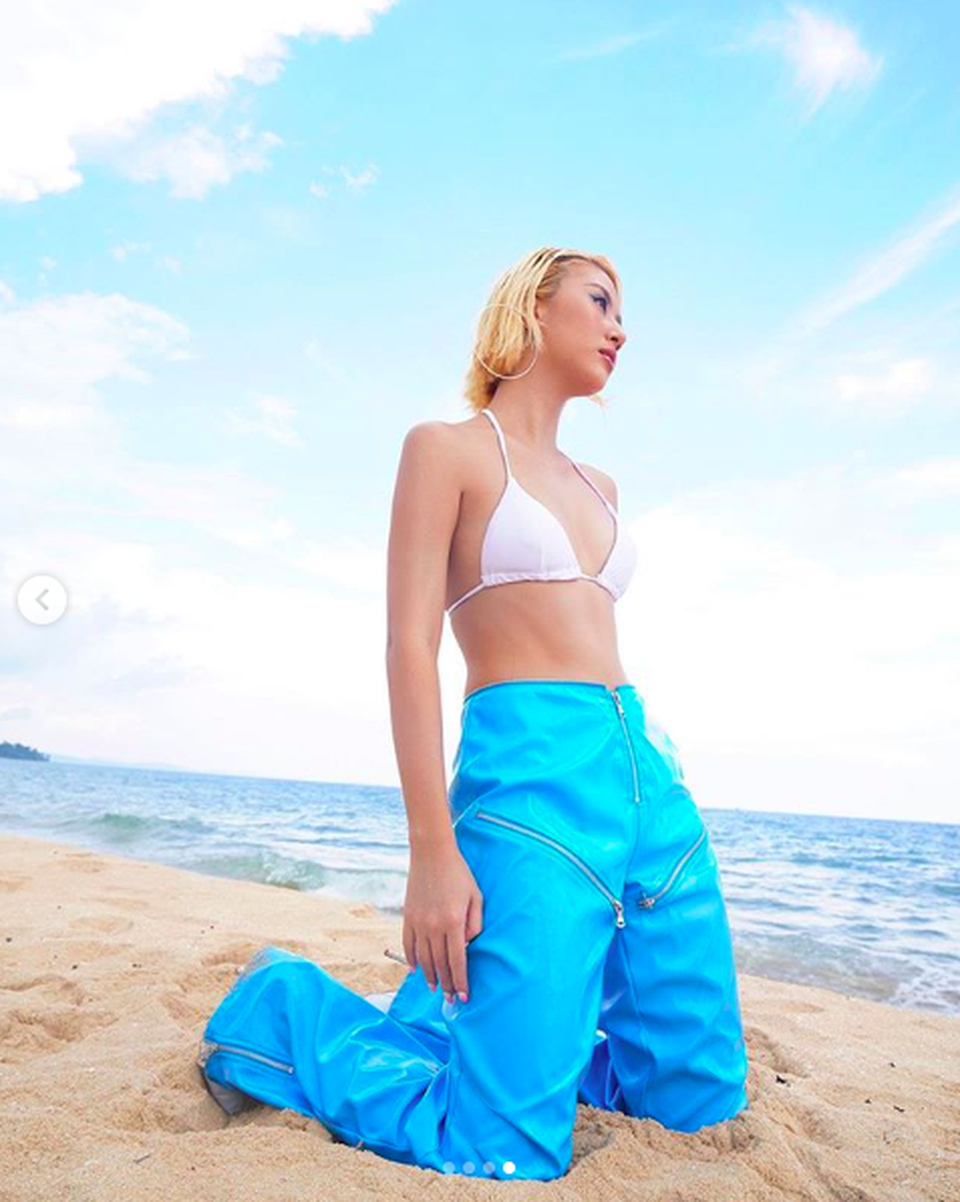 Hot girl Việt đua nhau khoe dáng nóng bỏng trên bãi biển mùa hè - 2 Hot girl Việt đua nhau khoe dáng nóng bỏng trên bãi biển mùa hè - 2