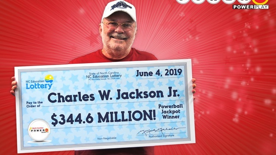 Trúng số độc đắc hơn 340 triệu USD, du khách Mỹ dự định sang Việt Nam du lịch - 1 Trúng số độc đắc hơn 340 triệu USD, du khách Mỹ dự định sang Việt Nam du lịch - 1