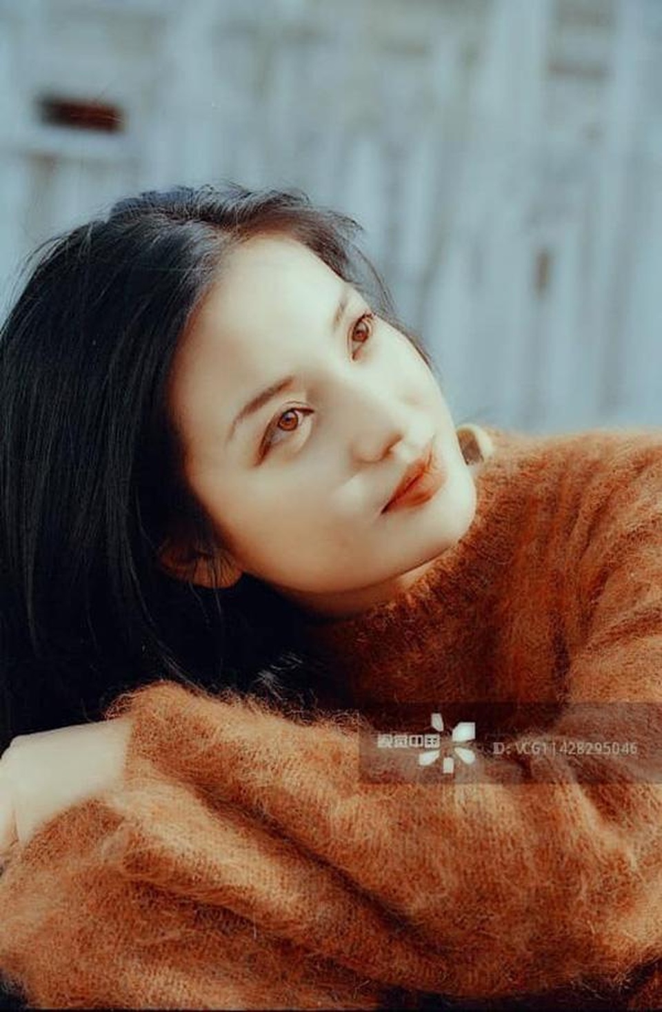 Mặt mộc nhợt nhạt, Triệu Vy vẫn vui vẻ cười chào người hâm mộ - 12 Mặt mộc nhợt nhạt, Triệu Vy vẫn vui vẻ cười chào người hâm mộ - 12