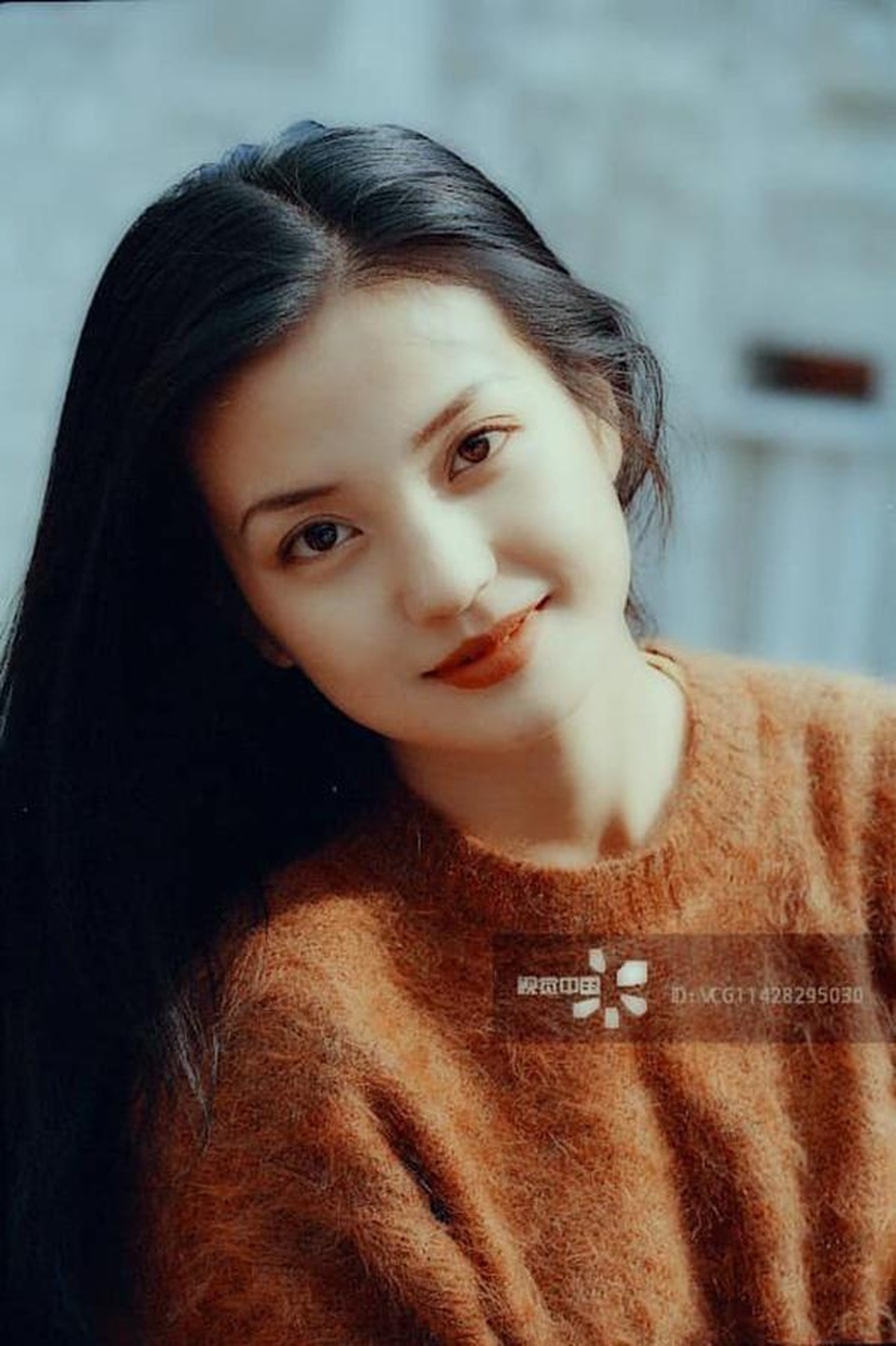 Mặt mộc nhợt nhạt, Triệu Vy vẫn vui vẻ cười chào người hâm mộ - 11 Mặt mộc nhợt nhạt, Triệu Vy vẫn vui vẻ cười chào người hâm mộ - 11