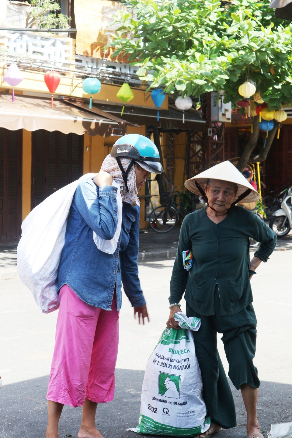 Chợ lá mùng 5 ở Hội An Chợ lá mùng 5 ở Hội An
