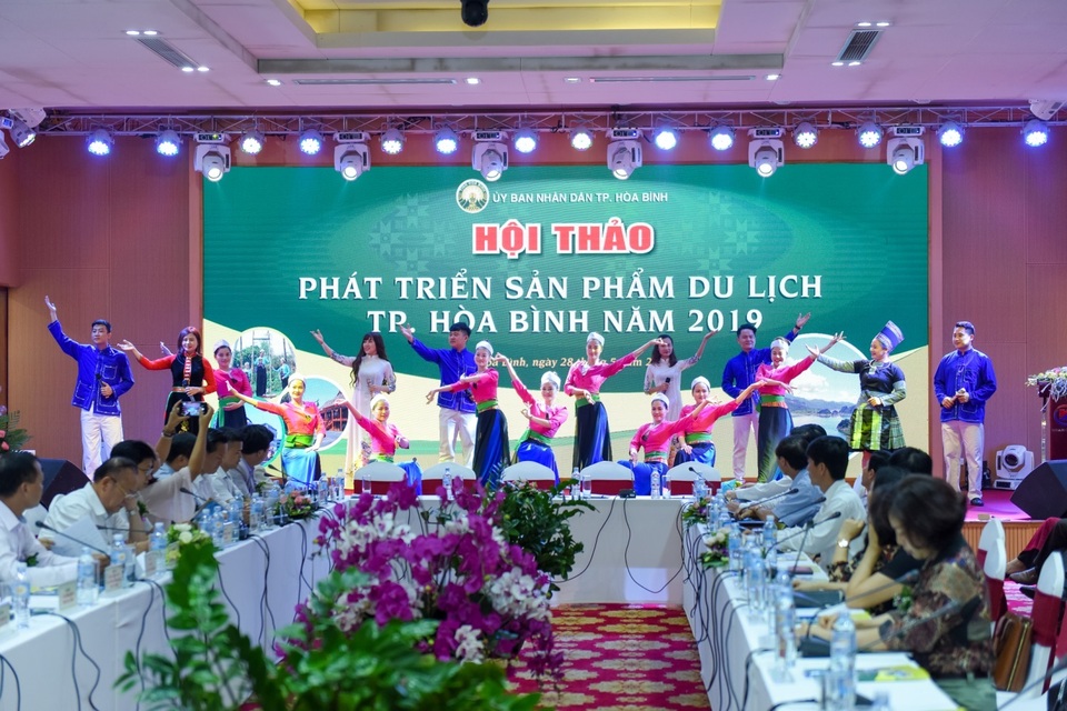 Thành phố Hòa Bình: Phát triển sản phẩm du lịch đặc thù - 6 Thành phố Hòa Bình: Phát triển sản phẩm du lịch đặc thù - 6