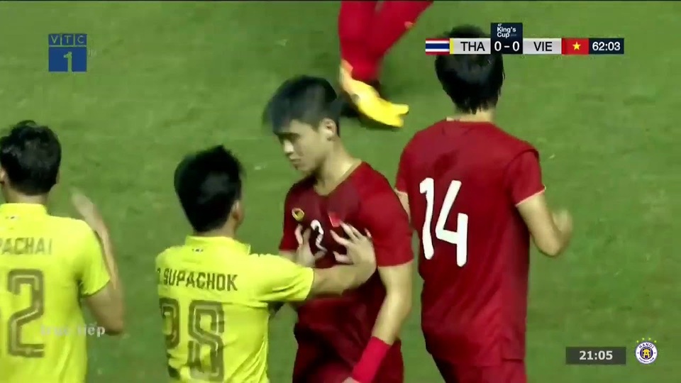 Duy Mạnh phạm lỗi với Supachok, Văn Toàn nhận thẻ vàng oan - 1 Duy Mạnh phạm lỗi với Supachok, Văn Toàn nhận thẻ vàng oan - 1