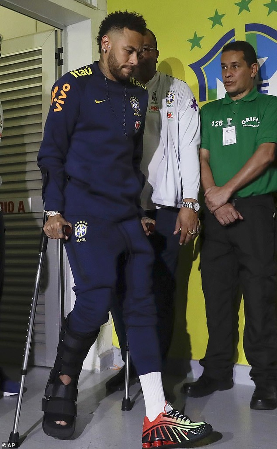 Neymar bật khóc sau khi lỡ hẹn với Copa America 2019 - 7 Neymar bật khóc sau khi lỡ hẹn với Copa America 2019 - 7