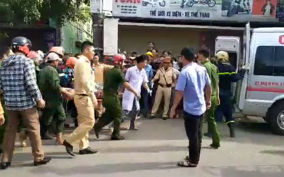 Vụ sập nhà ở Hà Tĩnh: Tìm thấy một người trong tình trạng nguy kịch - 4 Vụ sập nhà ở Hà Tĩnh: Tìm thấy một người trong tình trạng nguy kịch - 4
