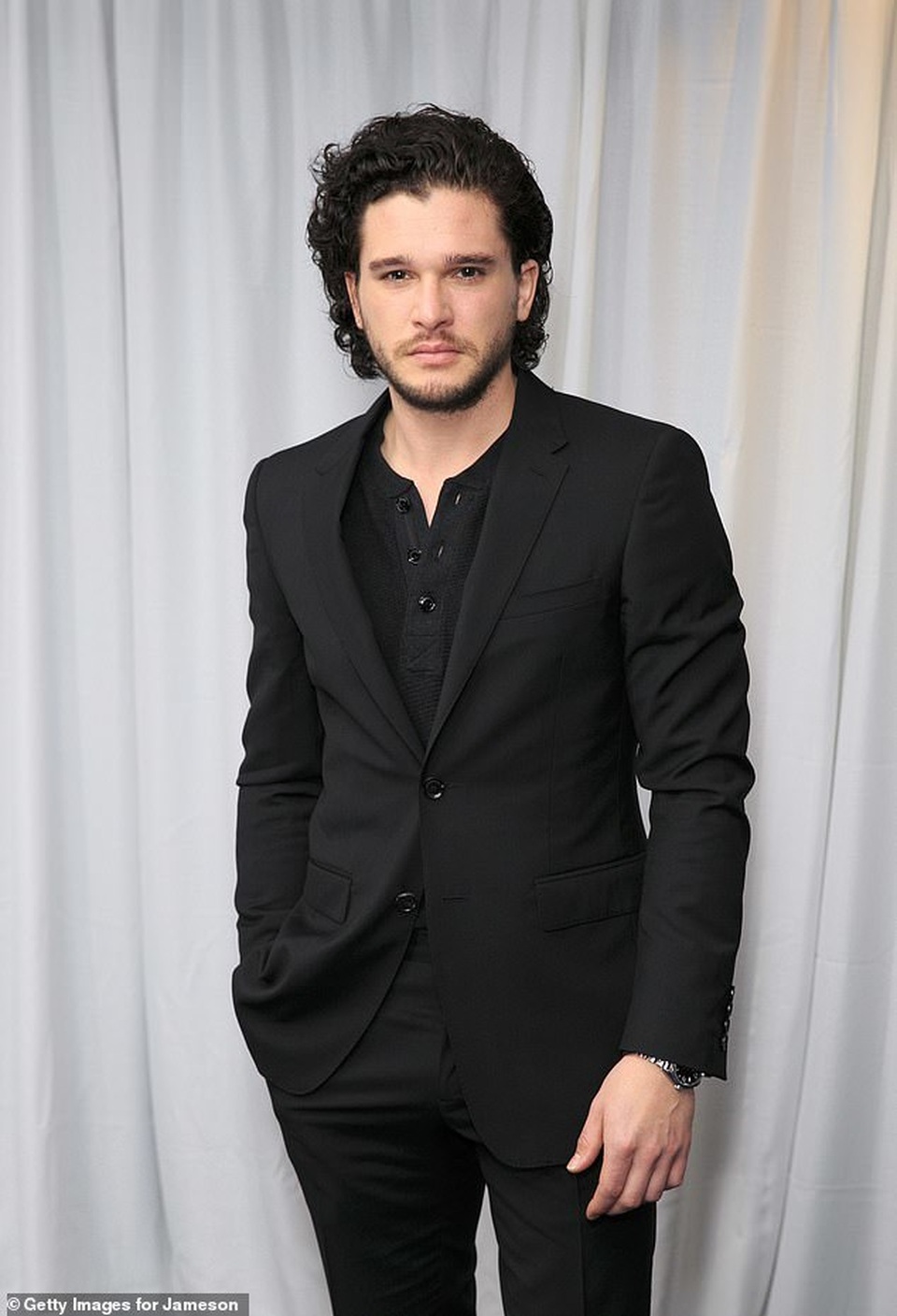 Cốc cà phê trong Trò chơi vương quyền là của Kit Harington - 3 Cốc cà phê trong Trò chơi vương quyền là của Kit Harington - 3