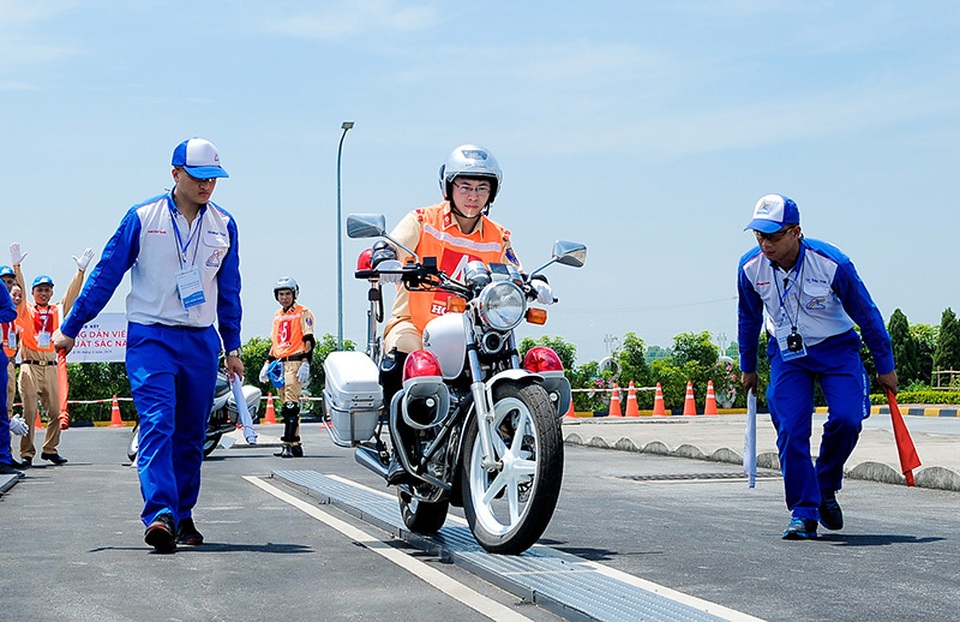 Honda đẩy mạnh công tác hướng dẫn lái xe an toàn - 3 Honda đẩy mạnh công tác hướng dẫn lái xe an toàn - 3