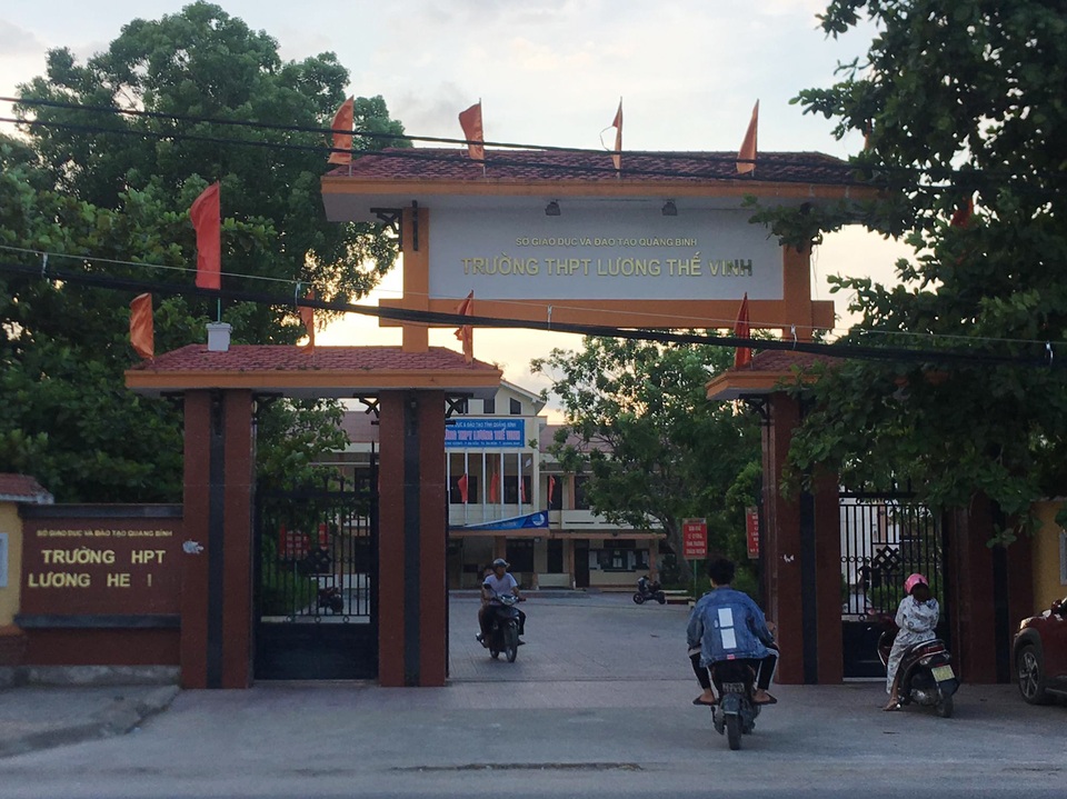 Giám đốc Sở GD-ĐT gọi điện xin lỗi thí sinh lỡ môn thi vì không được thông báo - 1 Giám đốc Sở GD-ĐT gọi điện xin lỗi thí sinh lỡ môn thi vì không được thông báo - 1
