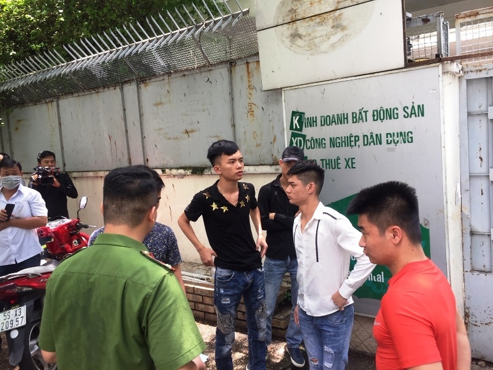 Khách hàng bị “giang hồ” dằn mặt vì “tố” Công ty Angel Lina bán đất nền lừa đảo - 4 Khách hàng bị “giang hồ” dằn mặt vì “tố” Công ty Angel Lina bán đất nền lừa đảo - 4