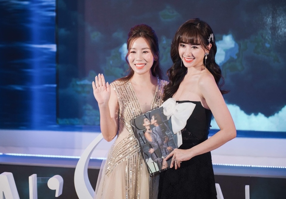 CEO Hải Yến đại diện YEB rạng rỡ dự show thời trang ‘Ocean’s Sensation’ mang dấu ấn phong cách của Đỗ Long - 3 CEO Hải Yến đại diện YEB rạng rỡ dự show thời trang ‘Ocean’s Sensation’ mang dấu ấn phong cách của Đỗ Long - 3