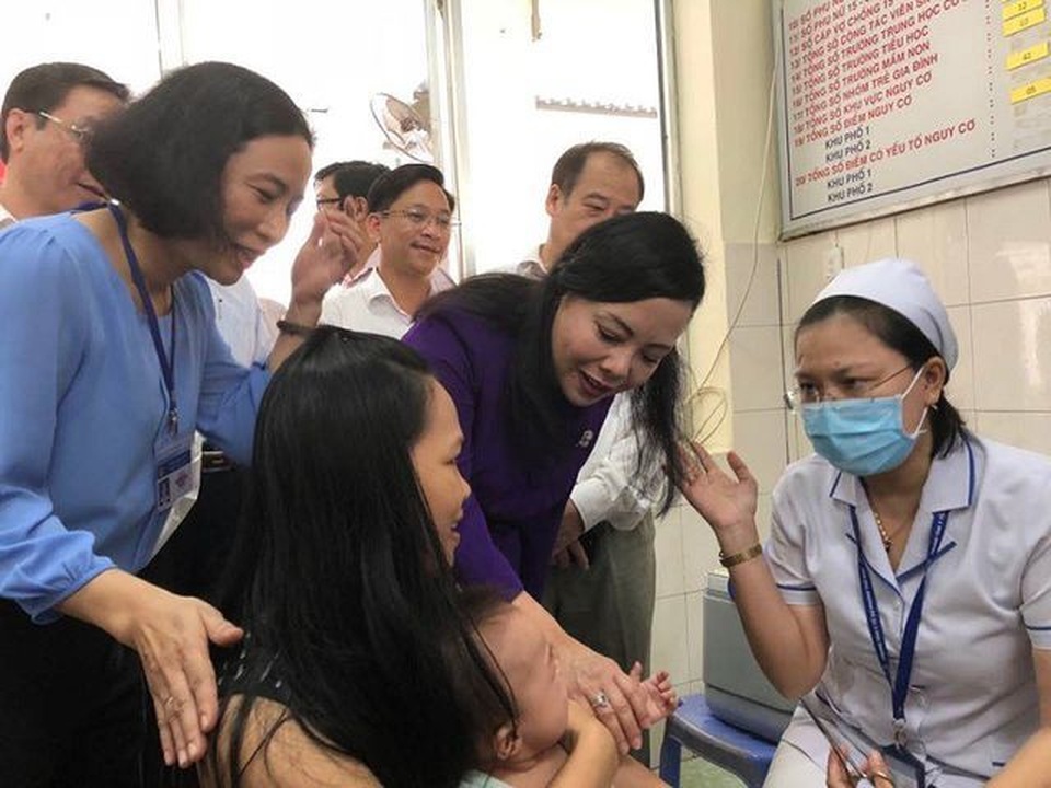 Bộ trưởng Y tế: Đến viện nào việc đầu tiên tôi cũng kiểm tra nhà vệ sinh - 1 Bộ trưởng Y tế: Đến viện nào việc đầu tiên tôi cũng kiểm tra nhà vệ sinh - 1