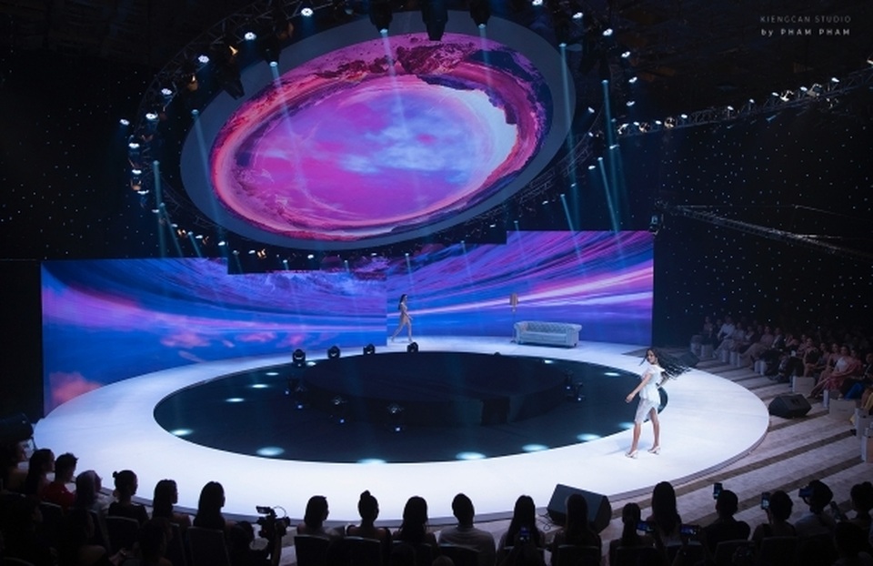 BST ‘Ocean’S Sensation’ của NTK Đỗ Long ‘bùng nổ’ tại White Palace - 1 BST ‘Ocean’S Sensation’ của NTK Đỗ Long ‘bùng nổ’ tại White Palace - 1