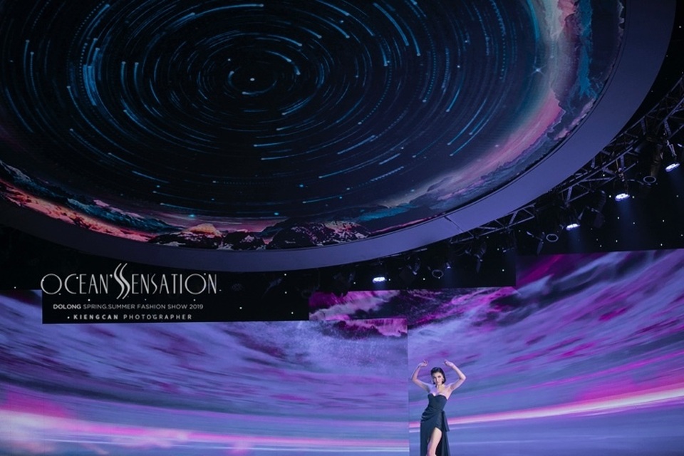 BST ‘Ocean’S Sensation’ của NTK Đỗ Long ‘bùng nổ’ tại White Palace - 2 BST ‘Ocean’S Sensation’ của NTK Đỗ Long ‘bùng nổ’ tại White Palace - 2