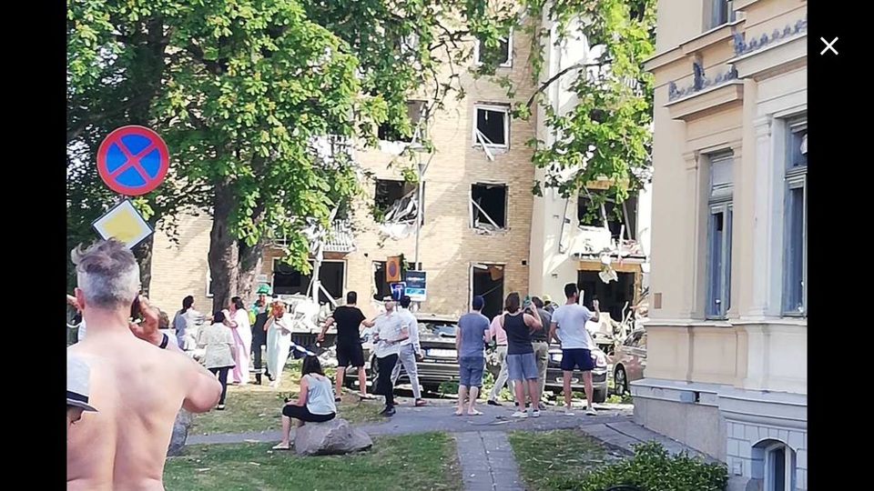 Khu chung cư Thụy Điển như “bãi chiến trường” sau vụ nổ rung chuyển - 5 Khu chung cư Thụy Điển như “bãi chiến trường” sau vụ nổ rung chuyển - 5