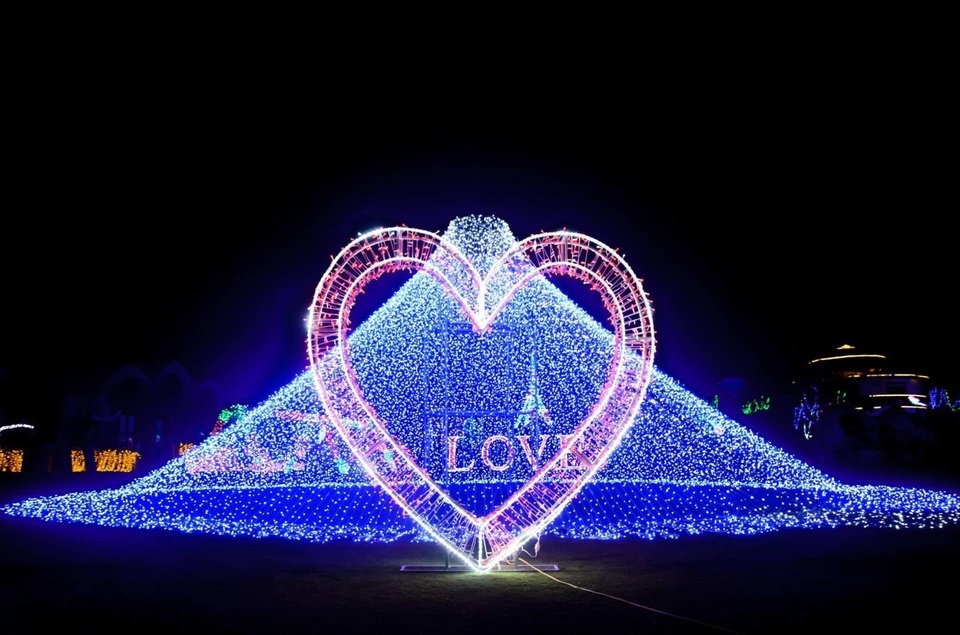 Đón hè rực rỡ với đại tiệc ánh sáng đầu tiên tại xứ biển Quy Nhơn - 1 Đón hè rực rỡ với đại tiệc ánh sáng đầu tiên tại xứ biển Quy Nhơn - 1