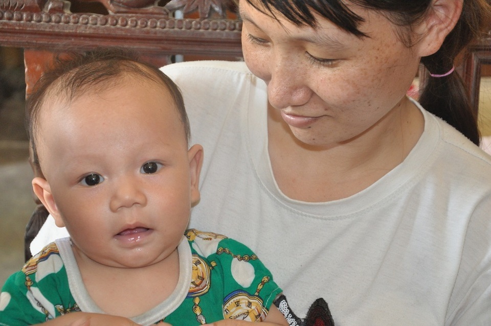 Hơn 40 triệu đồng tiếp tục được trao tặng 4 mẹ con bơ vơ ôm khoản nợ khủng sau cái chết của chồng - 3 Hơn 40 triệu đồng tiếp tục được trao tặng 4 mẹ con bơ vơ ôm khoản nợ khủng sau cái chết của chồng - 3