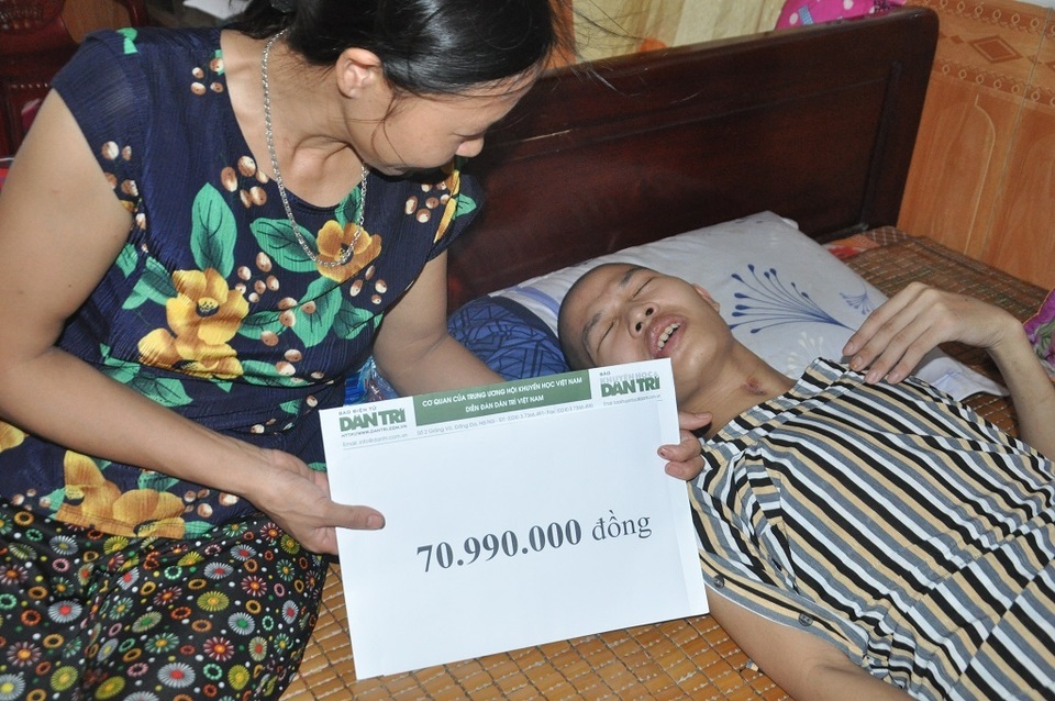 Hạnh phúc vỡ òa của chàng trai trẻ bị viêm não được cứu sống nhờ bạn đọc Dân trí - 9 Hạnh phúc vỡ òa của chàng trai trẻ bị viêm não được cứu sống nhờ bạn đọc Dân trí - 9