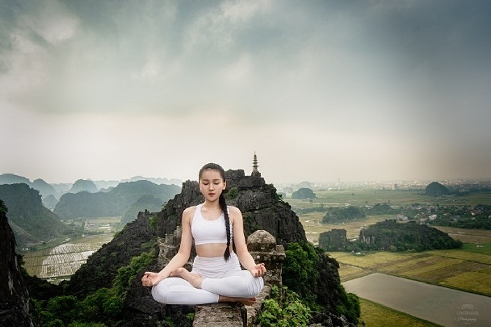 Ấn tượng bộ ảnh yoga tại Hang Múa của mẫu nhí Sài thành - 3 Ấn tượng bộ ảnh yoga tại Hang Múa của mẫu nhí Sài thành - 3