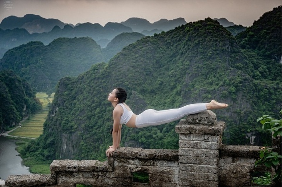 Ấn tượng bộ ảnh yoga tại Hang Múa của mẫu nhí Sài thành - 5 Ấn tượng bộ ảnh yoga tại Hang Múa của mẫu nhí Sài thành - 5