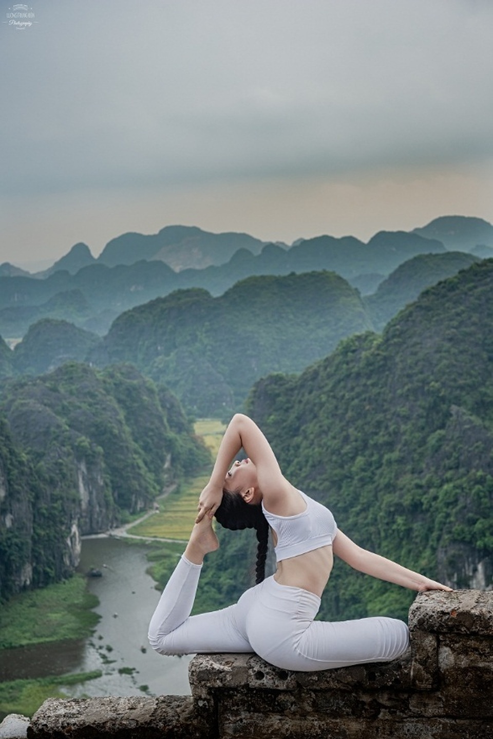 Ấn tượng bộ ảnh yoga tại Hang Múa của mẫu nhí Sài thành - 6 Ấn tượng bộ ảnh yoga tại Hang Múa của mẫu nhí Sài thành - 6