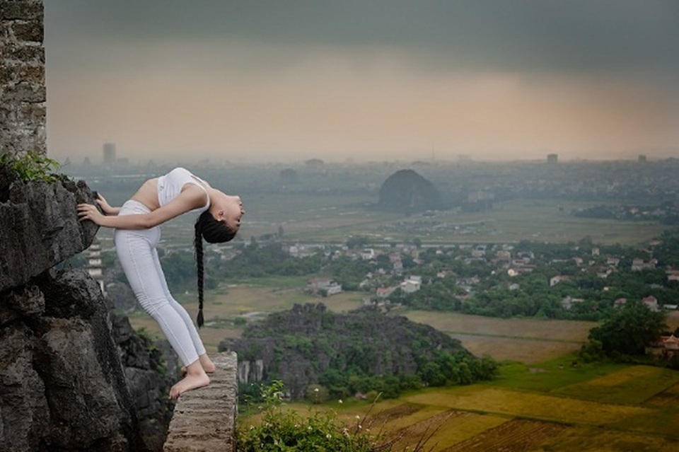 Ấn tượng bộ ảnh yoga tại Hang Múa của mẫu nhí Sài thành - 9 Ấn tượng bộ ảnh yoga tại Hang Múa của mẫu nhí Sài thành - 9