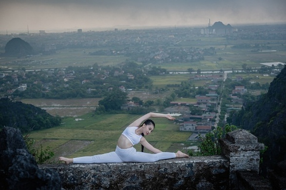 Ấn tượng bộ ảnh yoga tại Hang Múa của mẫu nhí Sài thành - 10 Ấn tượng bộ ảnh yoga tại Hang Múa của mẫu nhí Sài thành - 10