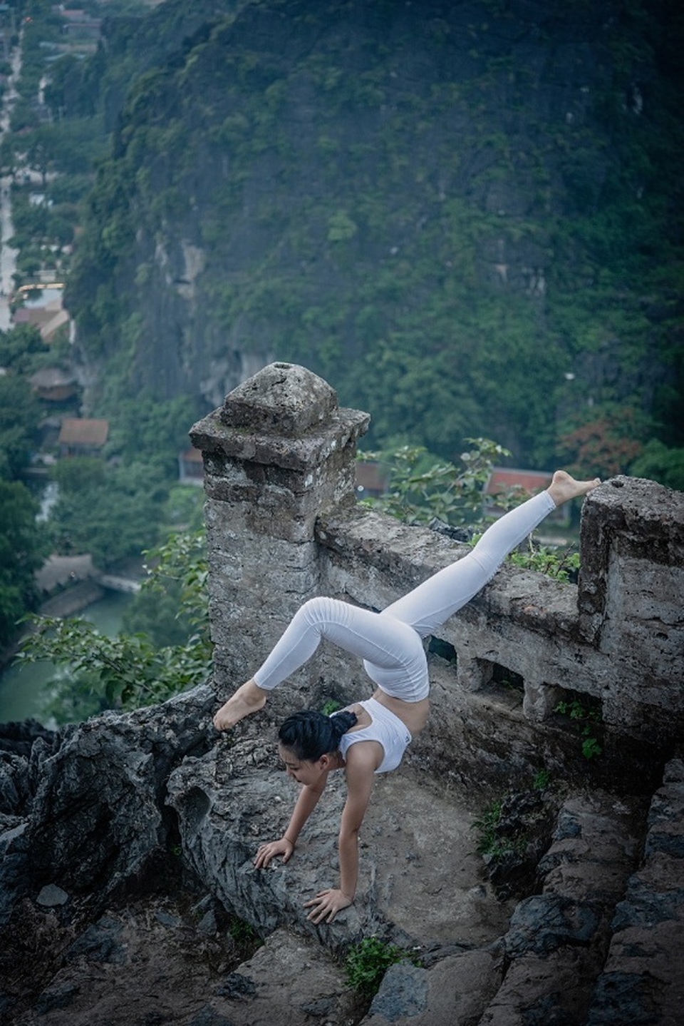 Ấn tượng bộ ảnh yoga tại Hang Múa của mẫu nhí Sài thành - 12 Ấn tượng bộ ảnh yoga tại Hang Múa của mẫu nhí Sài thành - 12