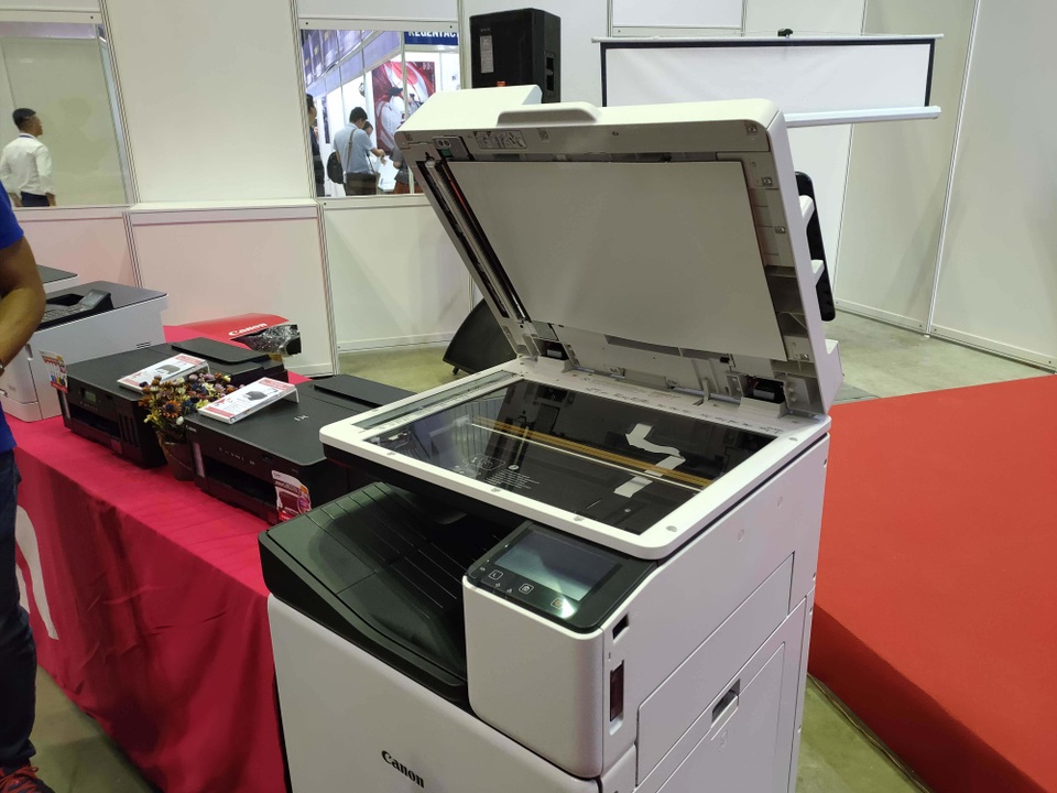 Canon ra mắt dòng máy in phun đa năng khổ A3 đầu tiên tại Việt Nam - 2 Canon ra mắt dòng máy in phun đa năng khổ A3 đầu tiên tại Việt Nam - 2