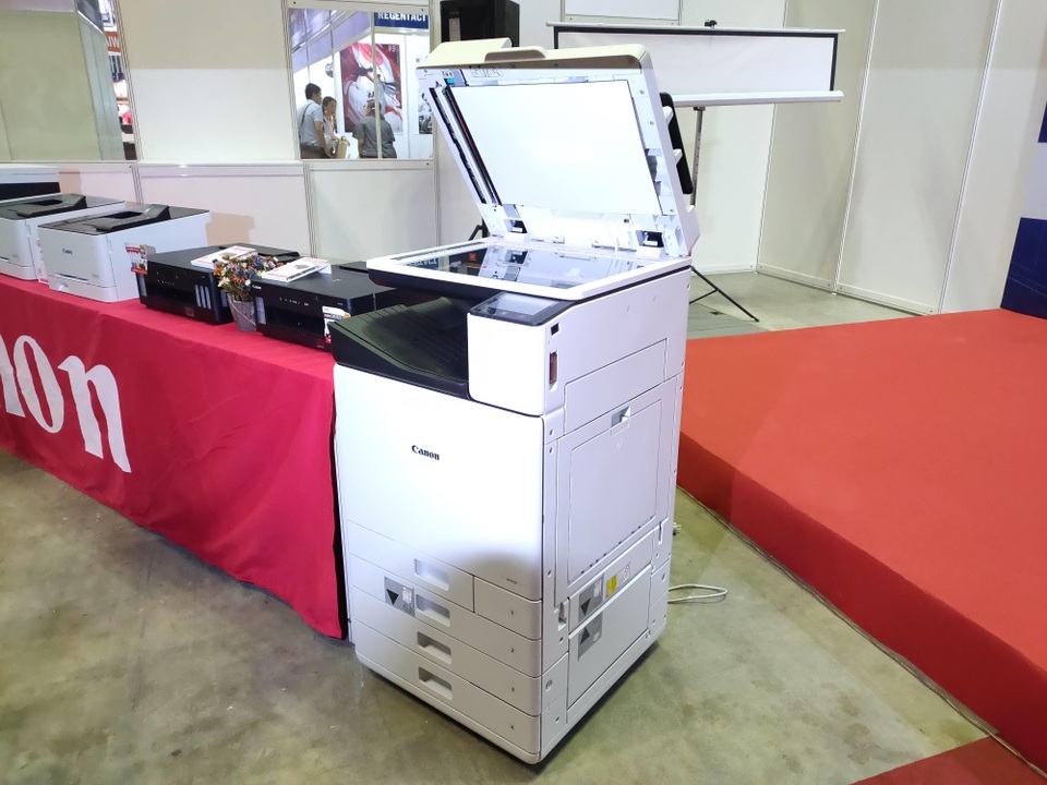 Canon ra mắt dòng máy in phun đa năng khổ A3 đầu tiên tại Việt Nam - 3 Canon ra mắt dòng máy in phun đa năng khổ A3 đầu tiên tại Việt Nam - 3