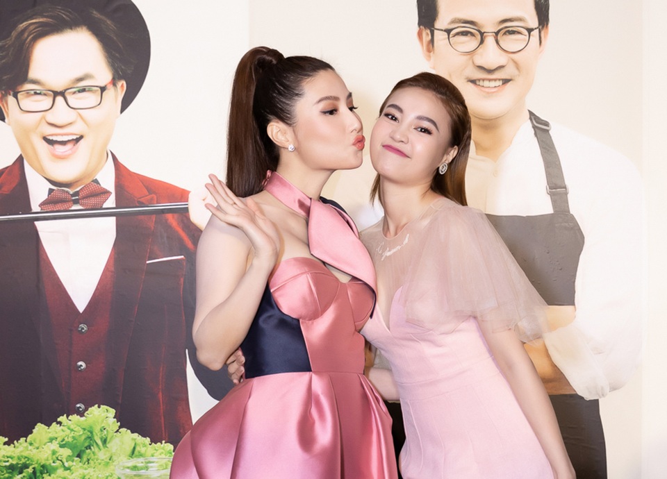 Hari Won bất ngờ bị Đại Nghĩa “tố” tham ăn - 5 Hari Won bất ngờ bị Đại Nghĩa “tố” tham ăn - 5