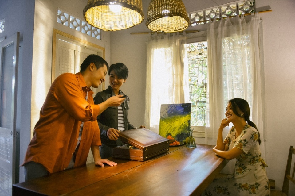 Phủ nhận yêu đồng giới, BTV Quỳnh Chi và “tình tin đồn” bất ngờ nói về “cảnh nóng” - 18 Phủ nhận yêu đồng giới, BTV Quỳnh Chi và “tình tin đồn” bất ngờ nói về “cảnh nóng” - 18
