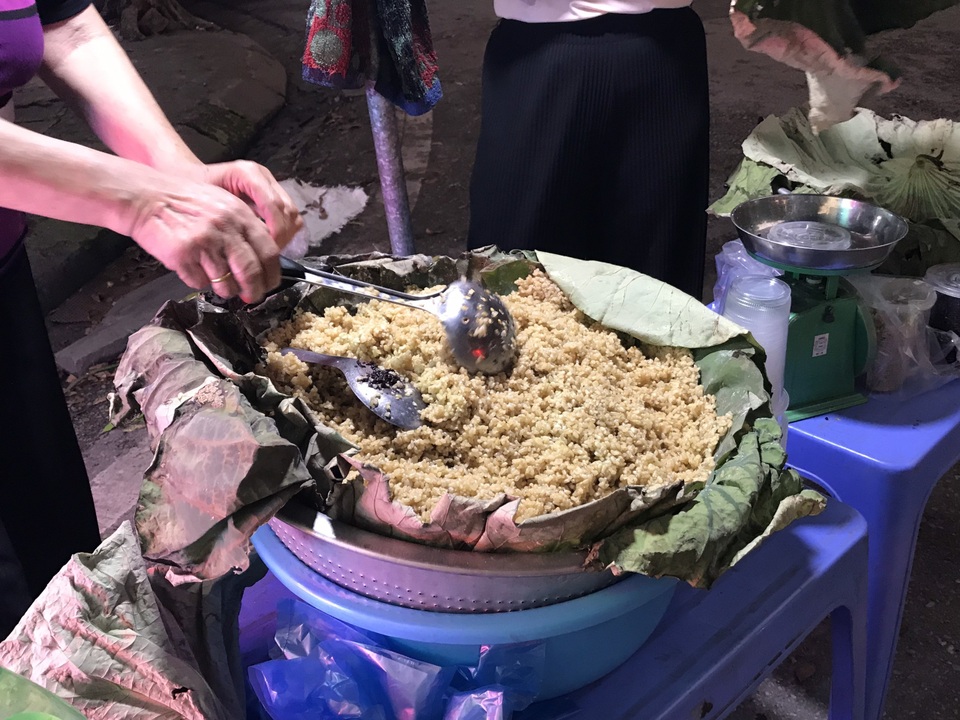 Bán hết veo cả tạ rượu nếp chỉ trong buổi sáng Tết Đoan Ngọ - 1 Bán hết veo cả tạ rượu nếp chỉ trong buổi sáng Tết Đoan Ngọ - 1