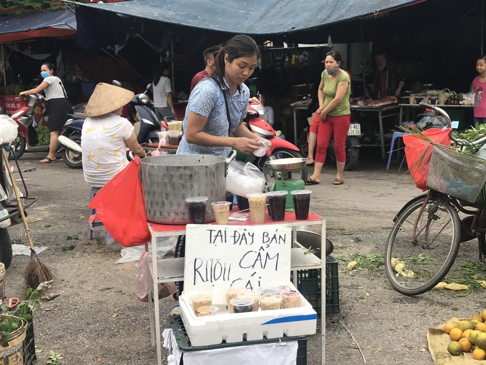 Bán hết veo cả tạ rượu nếp chỉ trong buổi sáng Tết Đoan Ngọ - 2 Bán hết veo cả tạ rượu nếp chỉ trong buổi sáng Tết Đoan Ngọ - 2